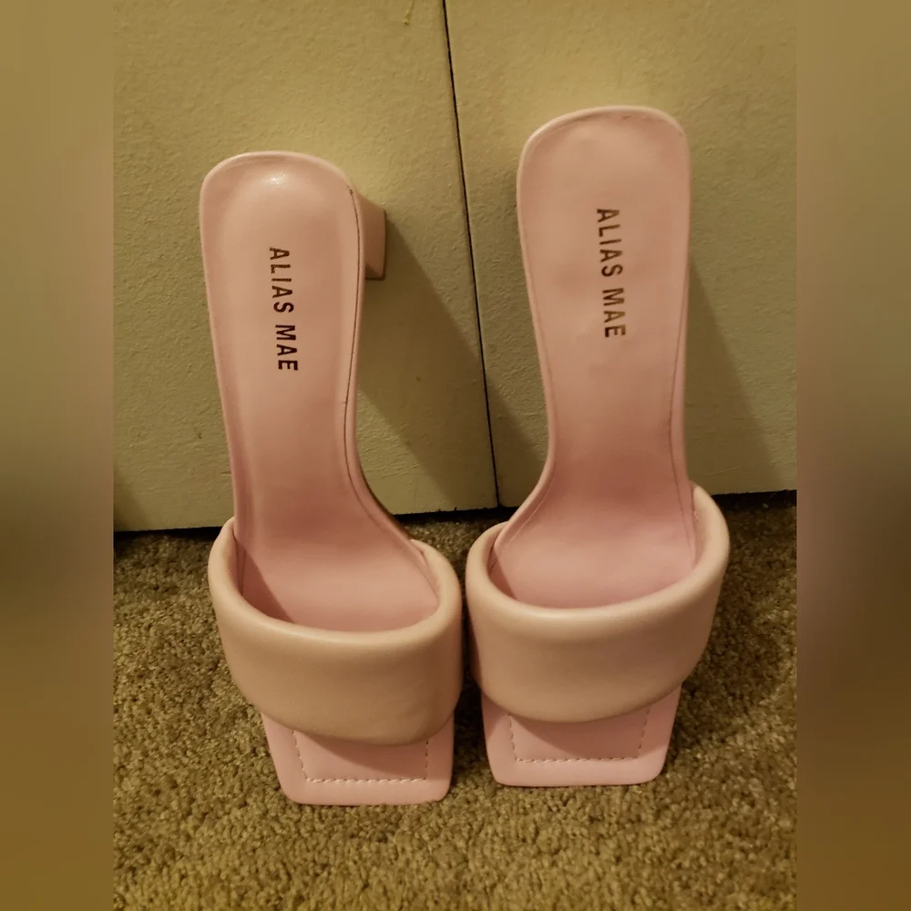 Alias Mae shoe size 10